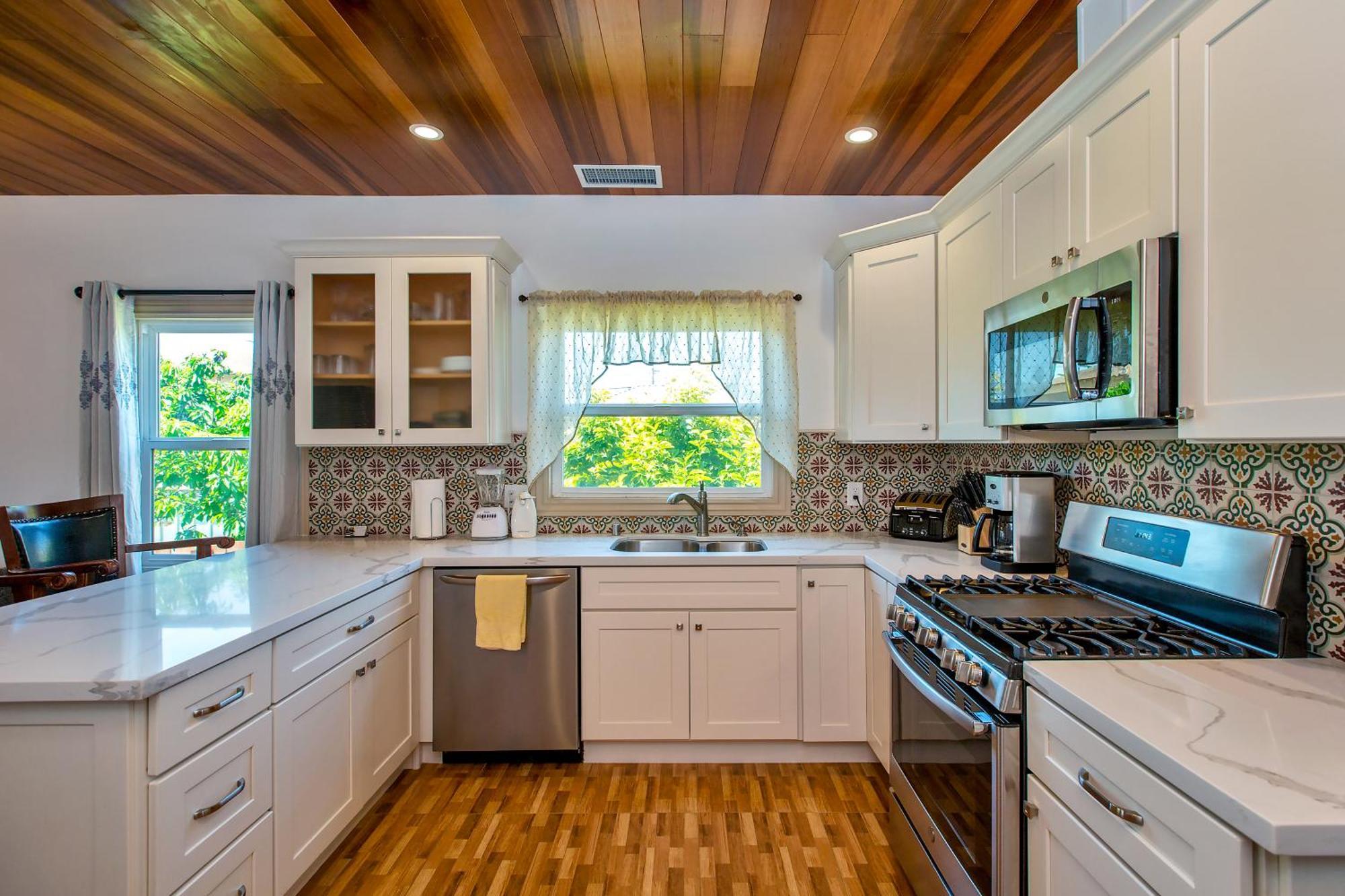 2br 2ba House, Ac, Near Ferry To San Francisco, 2 Free Parking Spaces *