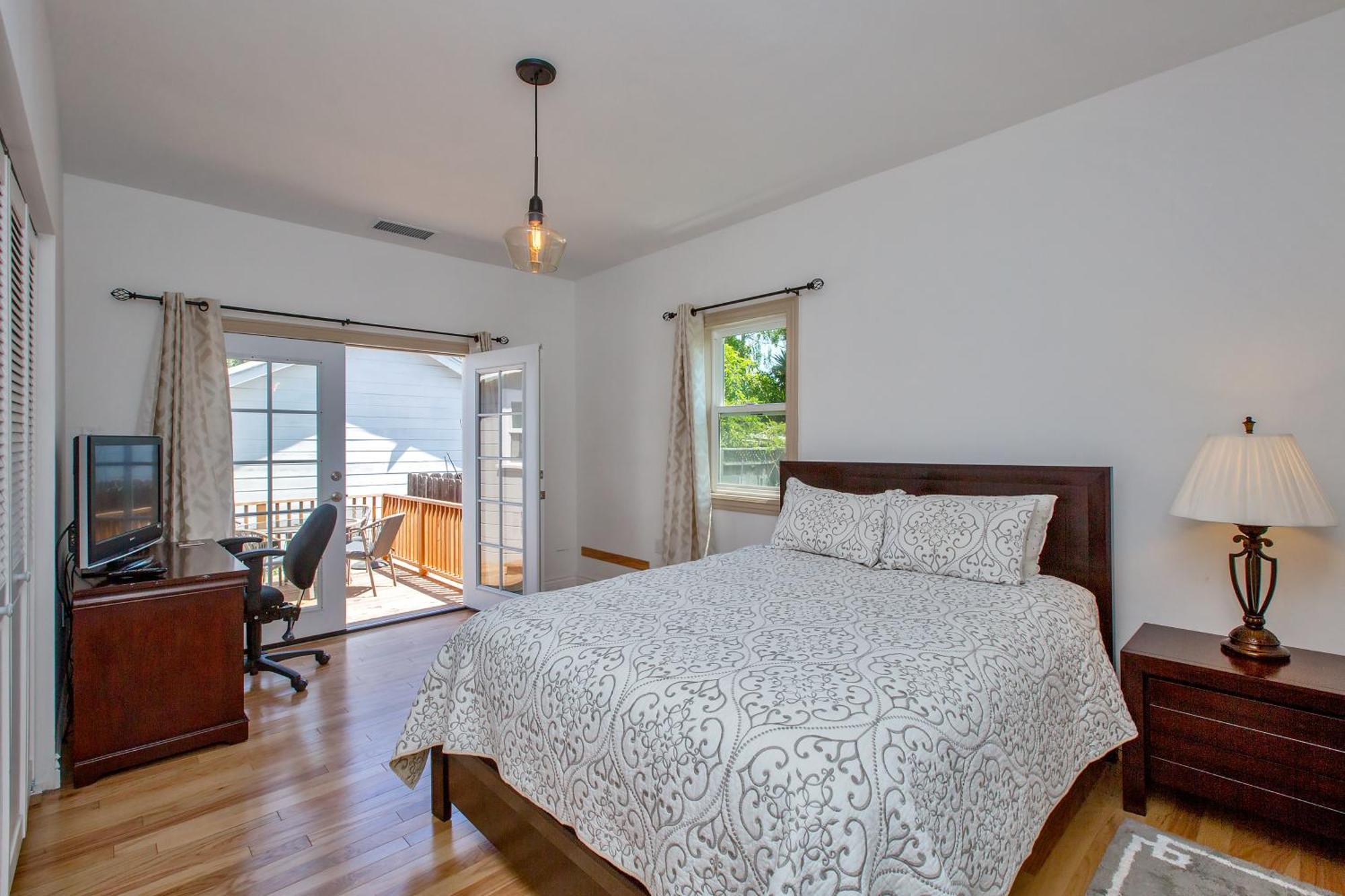 Holiday home 2br 2ba House, Ac, Near Ferry To San Francisco, 2 Free Parking Spaces