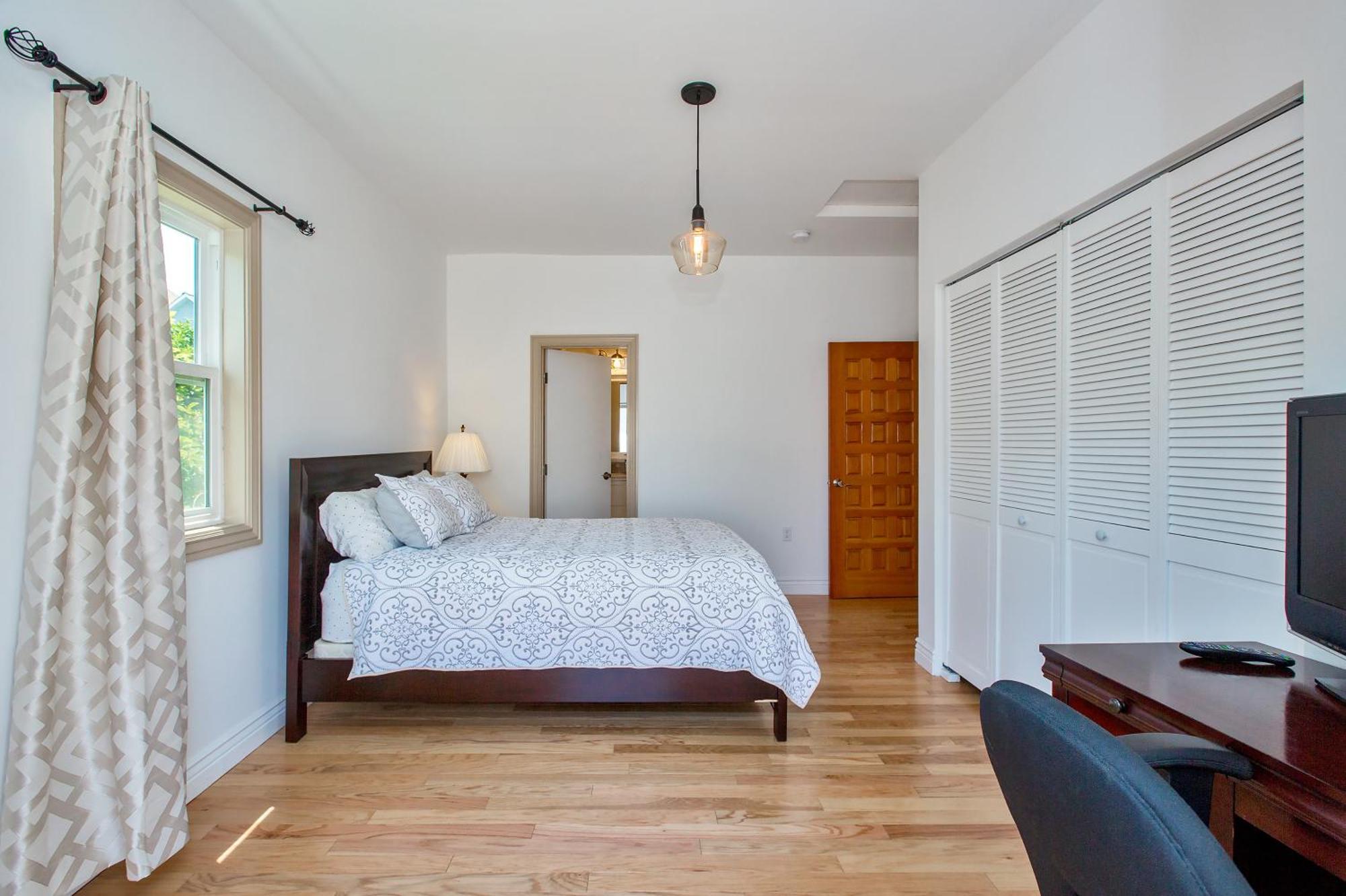 2br 2ba House, Ac, Near Ferry To San Francisco, 2 Free Parking Spaces