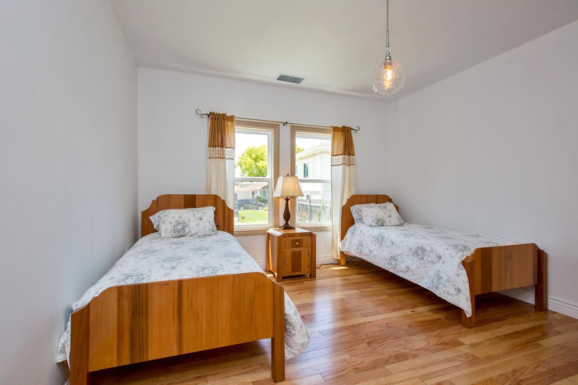 2br 2ba House, Ac, Near Ferry To San Francisco, 2 Free Parking Spaces Holiday home *