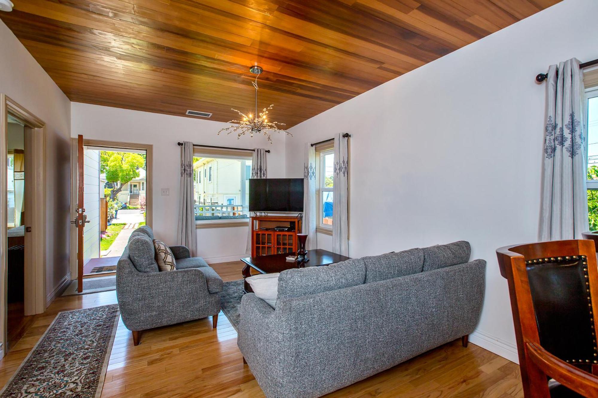 Holiday home 2br 2ba House, Ac, Near Ferry To San Francisco, 2 Free Parking Spaces