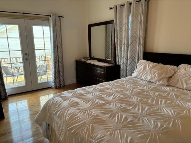 2br 2ba House, Ac, Near Ferry To San Francisco, 2 Free Parking Spaces *