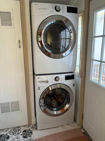 2br 2ba House, Ac, Near Ferry To San Francisco, 2 Free Parking Spaces Holiday home Alameda
