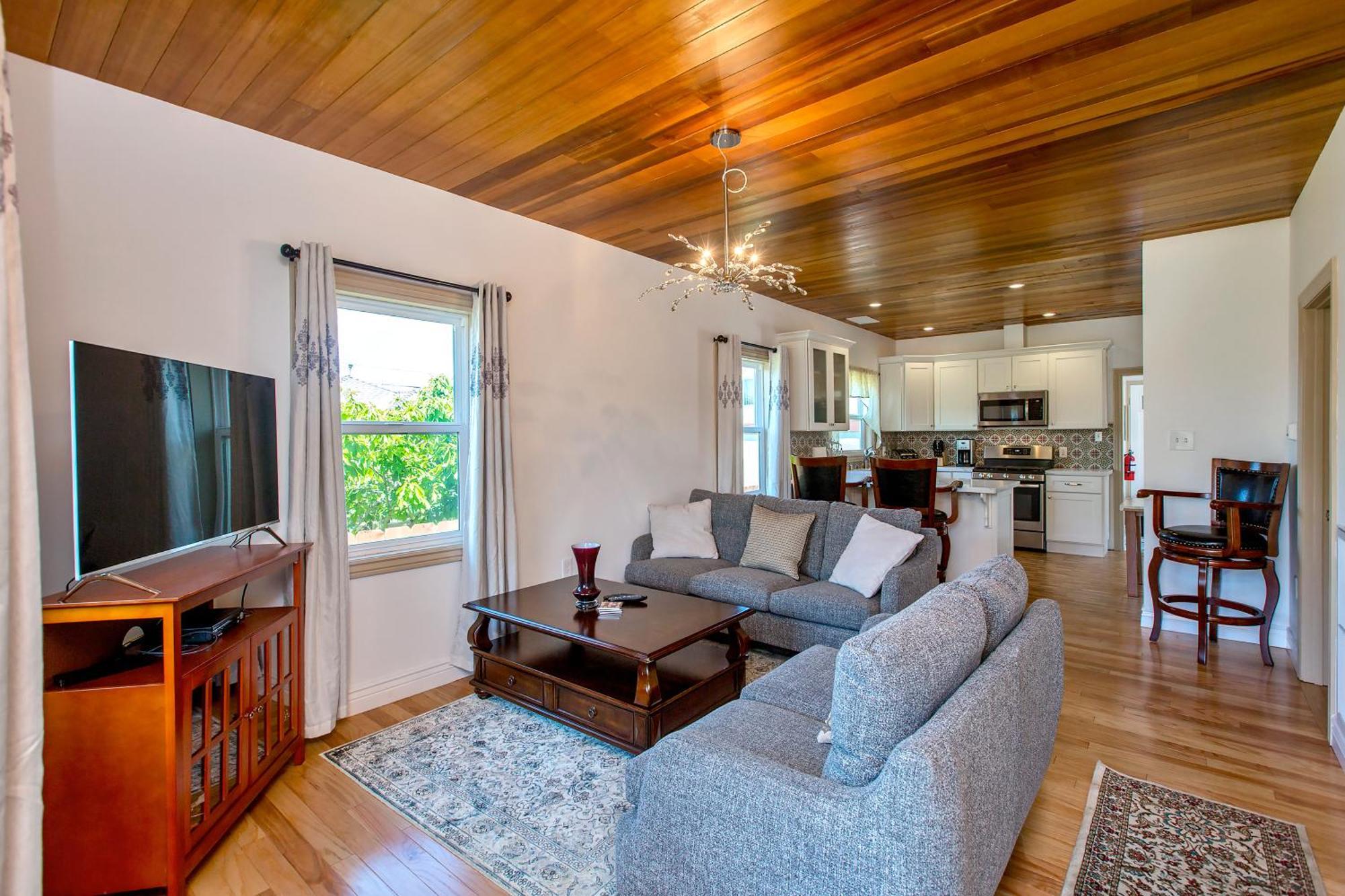2br 2ba House, Ac, Near Ferry To San Francisco, 2 Free Parking Spaces Holiday home Alameda