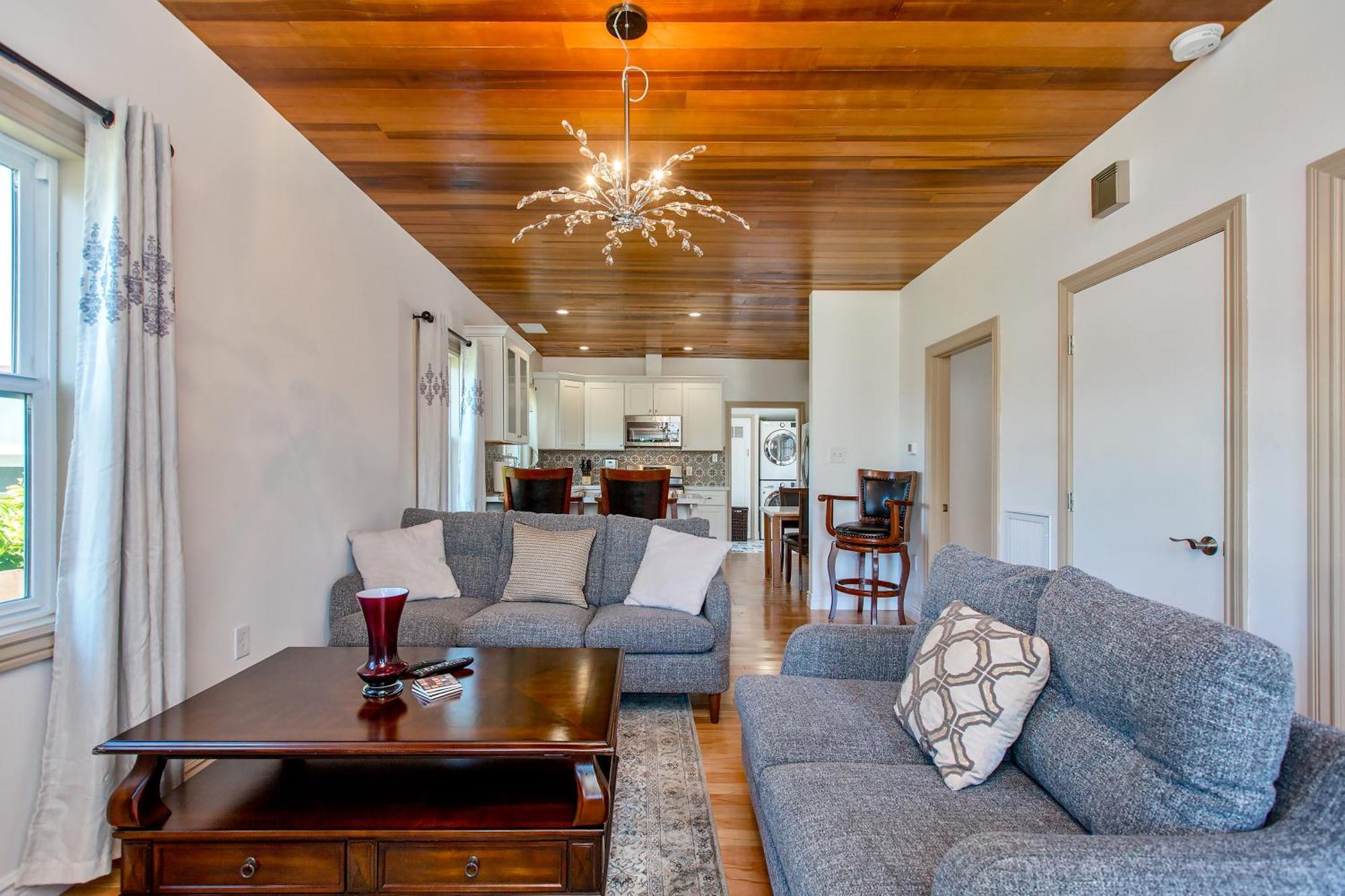 2br 2ba House, Ac, Near Ferry To San Francisco, 2 Free Parking Spaces Holiday home Alameda